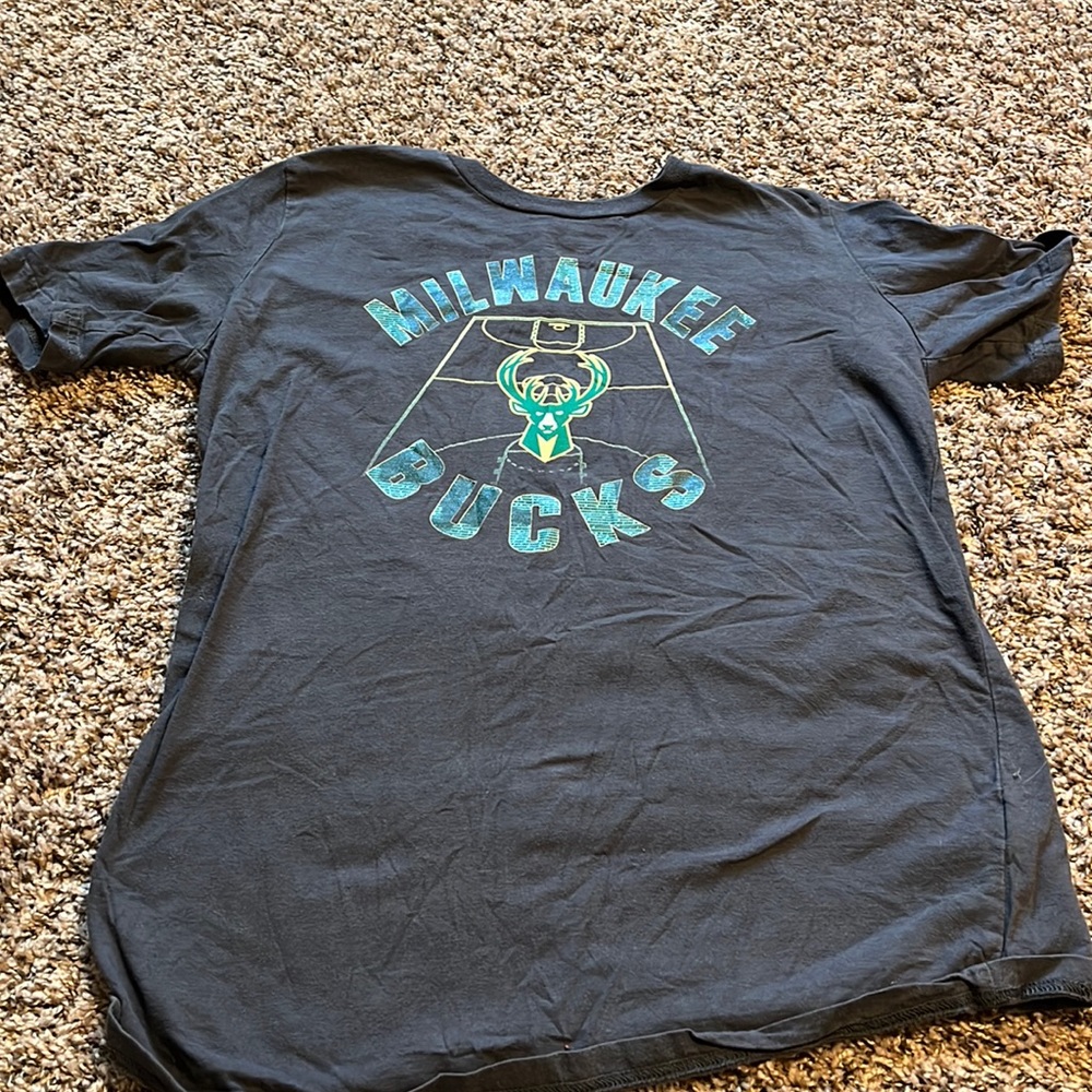 Milwaukee Bucks tee